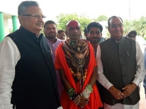 बाबा बुधवार को रायपुर विधानसभा में घूमते हुए देखा गया