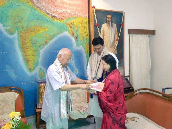 आरएसएस प्रमुख मोहन भागवत से की मुलाकात