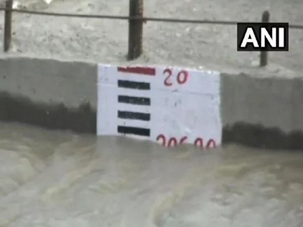 10 हजार परिवारों को हटाया गया