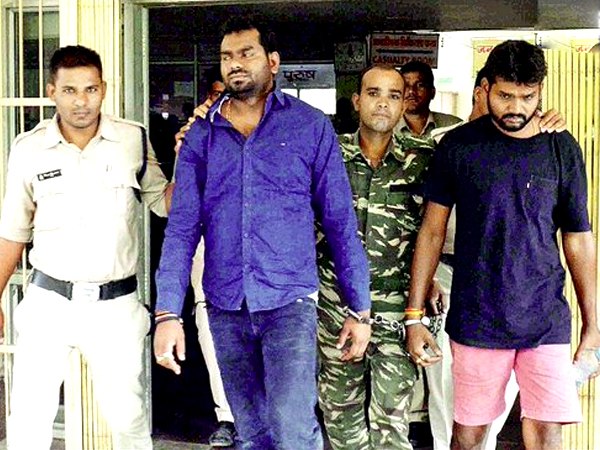 बीजेपी के पूर्व विधायक चौवादास खांडेकर के दो बेटों पर आरोप