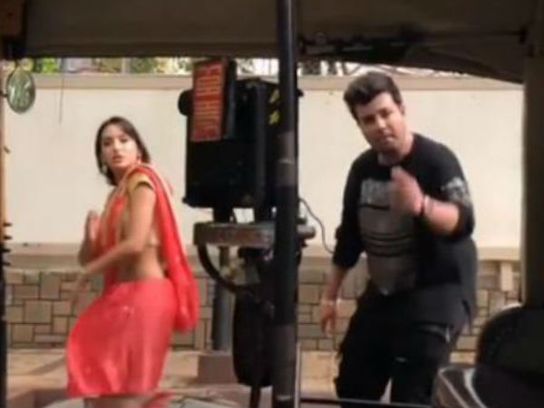 ऑटो चल नहीं रही थी बल्कि उसे पीछे से धक्का दिया जा रहा था...