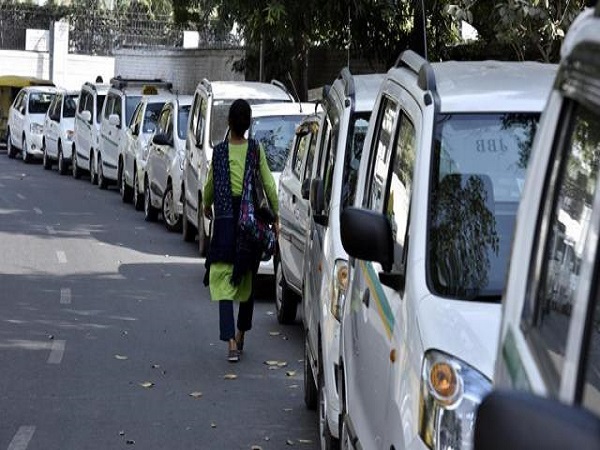 महिला के कैब में बैठते ही चालक की नियत हुई खराब महिला के कैब में बैठते ही चालक की नियत हुई खराब