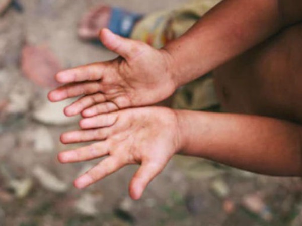 दो के घर में रह रहा था मंगल का परिवार