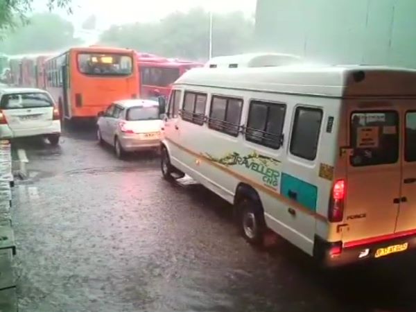 जलजमाव से लोगों को हुई परेशानी