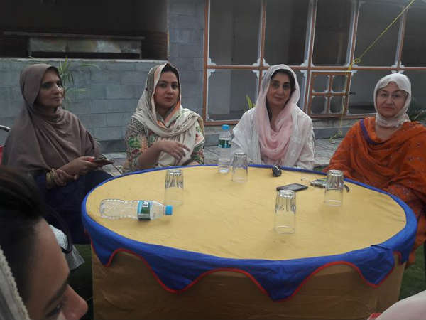 सोशल मीडिया के जरिए पहुंच बनाती सुमैरा 