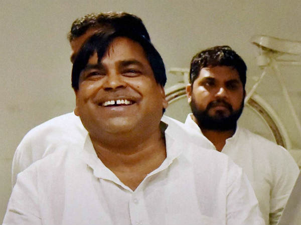 जेल में दे जाओ कमिशन