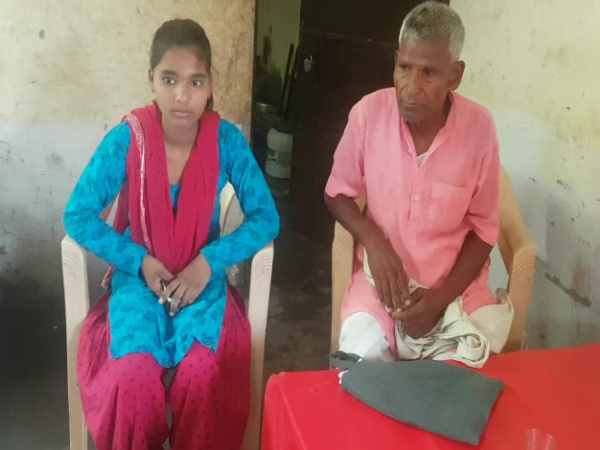 girl has Quarrelsome trend School written on her transfer certificate in Hardoi girl has Quarrelsome trend School written on her transfer certificate in Hardoi