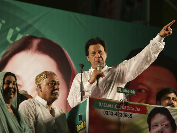 इमरान खान सरकार को 2 अरब डॉलर का लोन देने के लिए तैयार चीन इमरान खान सरकार को 2 अरब डॉलर का लोन देने के लिए तैयार चीन