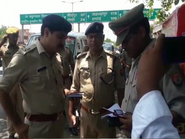 lucknow criminal looted pistol from inspector