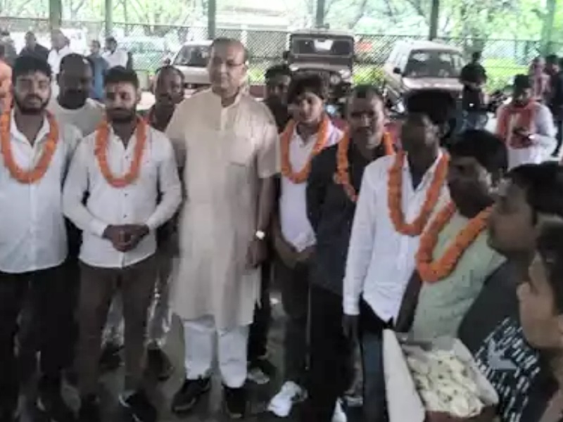  ये लोग जेपी सेंट्रल जेल से बाहर निकलकर जयंत सिन्‍हा के घर पहुंचे