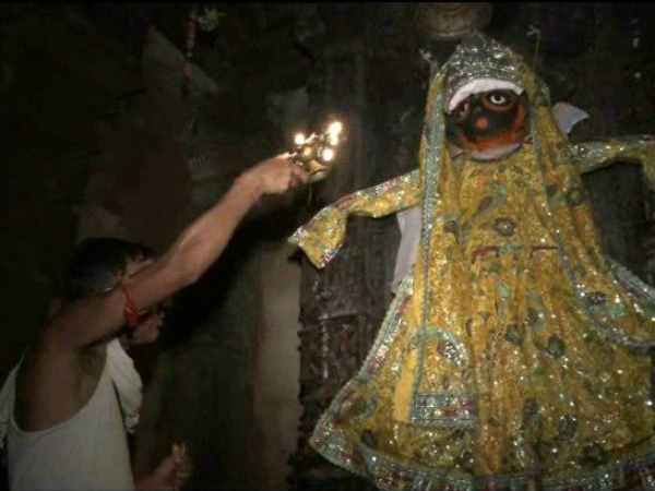 यह मंदिर कब बना और इसे किसने बनवाया ये कोई नहीं जानता यह मंदिर कब बना और इसे किसने बनवाया ये कोई नहीं जानता