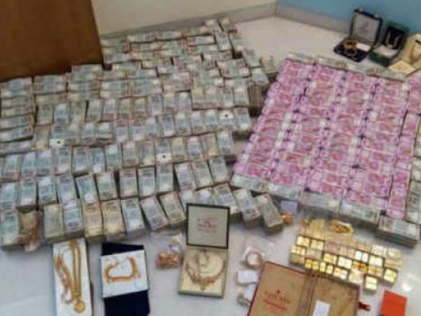 बड़े जूलर्स भी उनके पास जूलरी गिरवी रखकर ब्याज पर पैसा लेते थे बड़े जूलर्स भी उनके पास जूलरी गिरवी रखकर ब्याज पर पैसा लेते थे