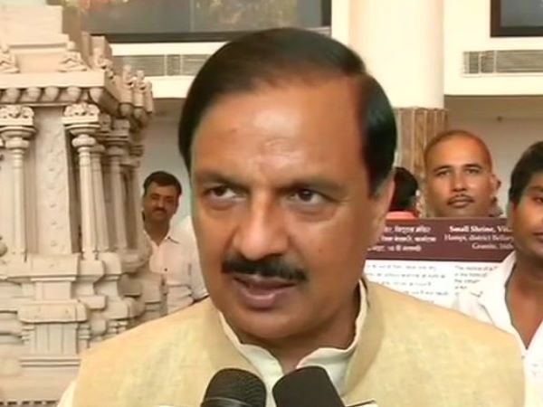 मैं भरोसा दिलाता हूं ताजमहल को कोई खतरा नहीं है: महेश शर्मा मैं भरोसा दिलाता हूं ताजमहल को कोई खतरा नहीं है: महेश शर्मा