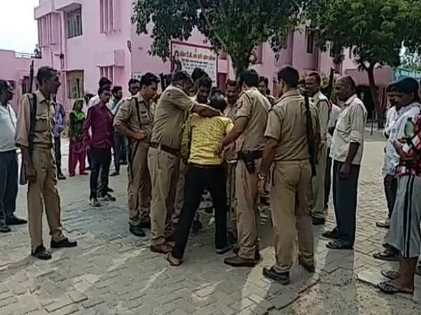 mainpuri man shoots another man in front of up police mainpuri man shoots another man in front of up police