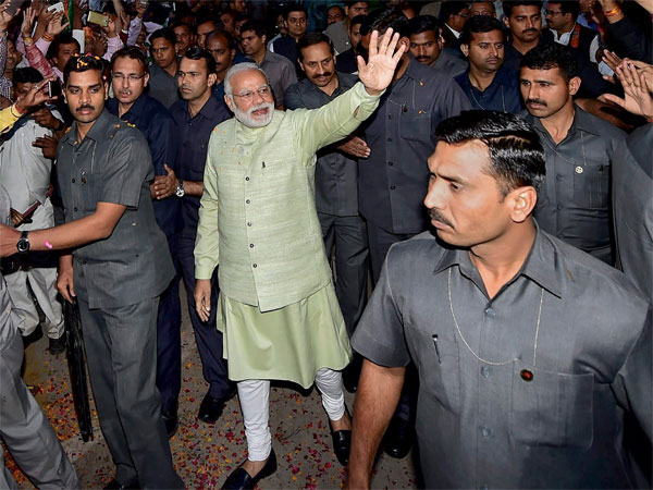 मैं लोगों को देख कार में नहीं बैठ सकता: मोदी मैं लोगों को देख कार में नहीं बैठ सकता: मोदी