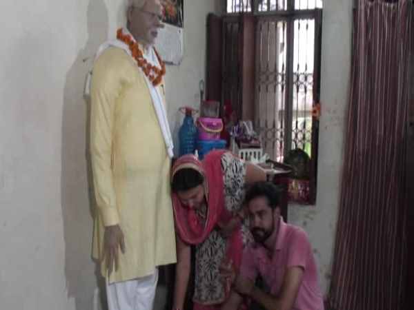 narendra modi fan makes his statue in up narendra modi fan makes his statue in up