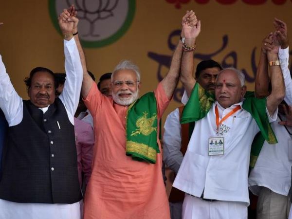 सभी पार्टियों के नेताओं के लगाए कट-आउट