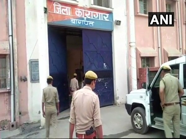इसके पहले भी मुन्ना बजरंगी के शूटर अन्नू त्रिपाठी को ऐसे ही जेल में हत्या की गई थी