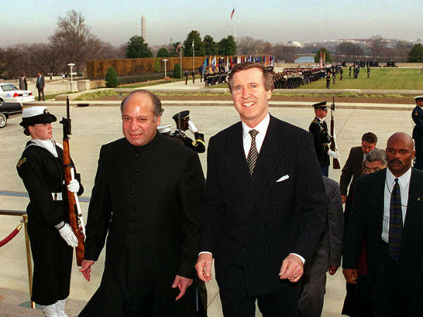 मुंबई में ब्‍लास्‍ट और इस्‍लामाबाद में पीएम नवाज 