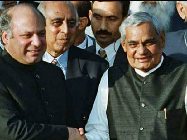 अचानक किया वाजपेयी ने शरीफ को फोन 