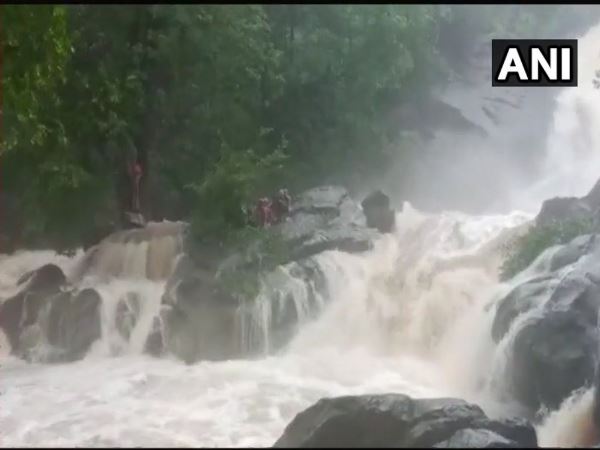 palghar 35 of the 40 people rescued from the flood in the Chinchoti village of Palghar, 5 still missing palghar 35 of the 40 people rescued from the flood in the Chinchoti village of Palghar, 5 still missing