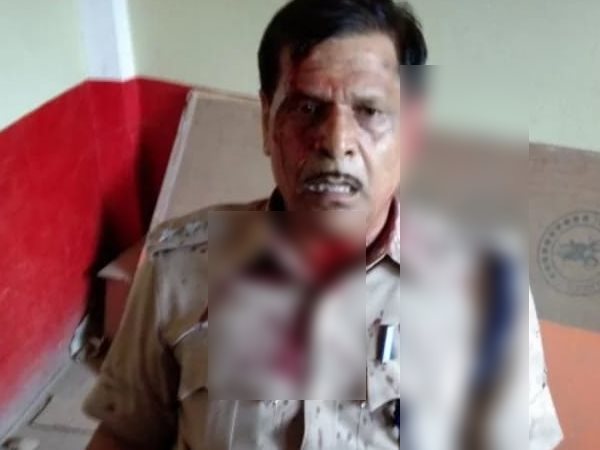 साथ में आई पुलिस टीम भाग खड़ी हुई