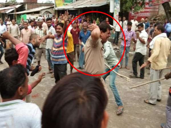  सीओ को भीड़ ने घेर कर पीटा