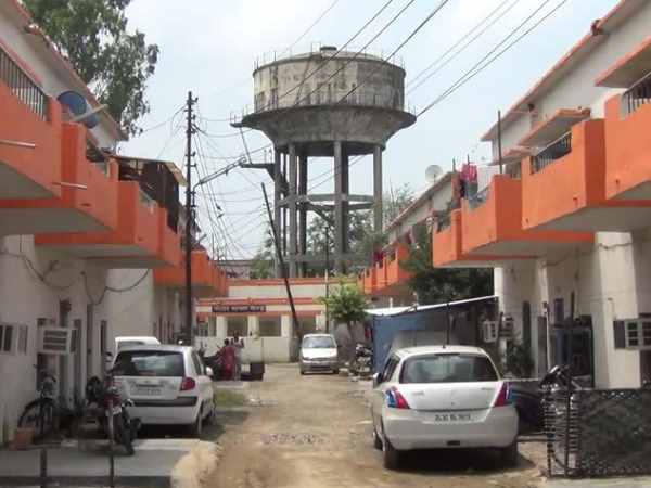 muzaffarnagar police line quarters painted saffron