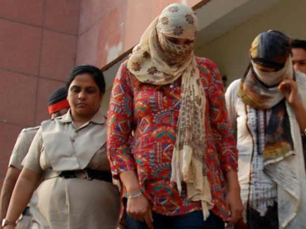 कोठी की तलाशी में मिली आपत्तिजनकर चीजें