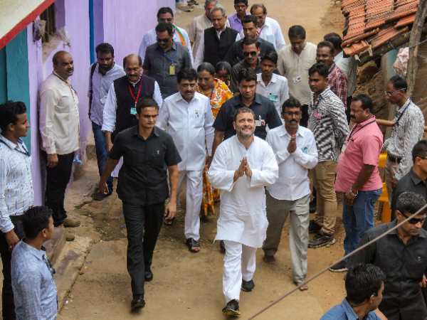 युवाओं को बढ़ाना चााहते हैं गांधी