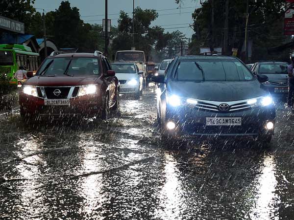 दिल्ली-NCR में भारी बारिश की आशंका 