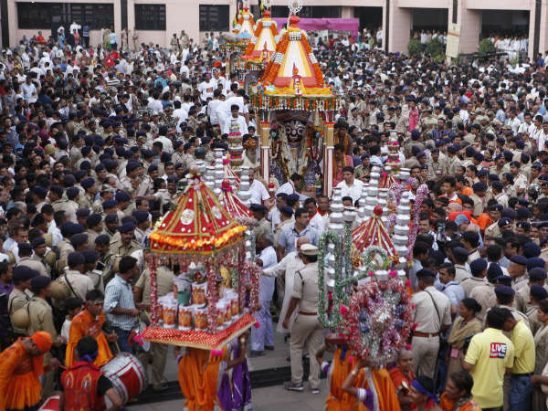 नारियल की लकड़ी का रथ