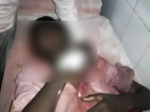 three people were injured in firing in Shahjahanpur