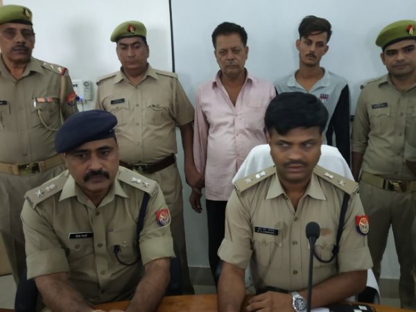  Father-Son caught by police while cheating the people in shahjahanpur