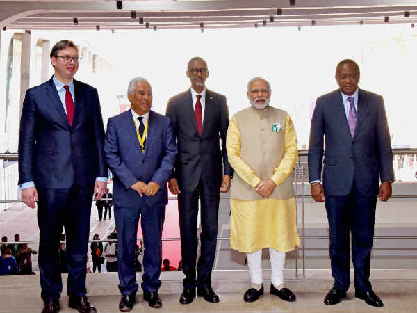 गरीब परिवारों की गरीबी को दूर करती गाय 