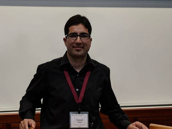 इस समय विदेश में हैं फैसल 