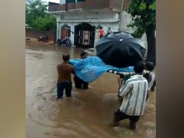 pregnant woman sent to hospital by laying on bed watch the video pregnant woman sent to hospital by laying on bed watch the video