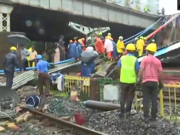 इस ब्रिज का नाम गोखले ब्रिज