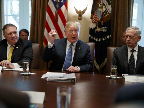 चीन की वजह से मुश्किल में पड़ता पाकिस्‍तान 