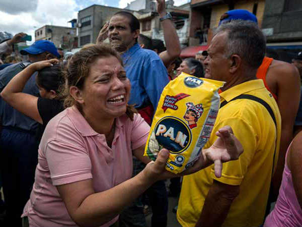 आर्थिक युद्ध के कारण बदहाल हो रहा वेनेजुएला 