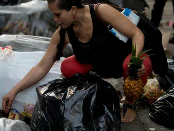 13 लाख बोलिवर में नहीं मिल रहा तीन वक्‍त का खाना 