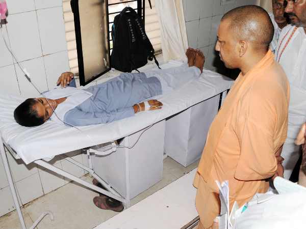 हाथरस के बांग्ला अस्पताल का निरीक्षण किया