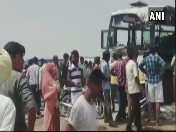 Rajasthan: 6 people killed, 21 injured in bus and a dumper truck accident Rajasthan: 6 people killed, 21 injured in bus and a dumper truck accident
