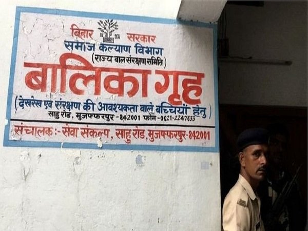 विदेश ले गए बच्चों को