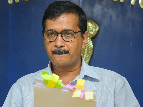 मनोज तिवारी ने भी साधा केजरीवाल पर निशाना