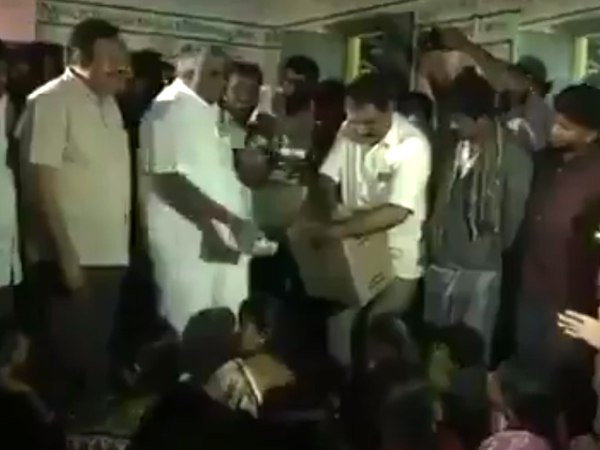 पीडब्ल्यूडी मंत्री एचडी रेवन्ना का वीडियो वायरल