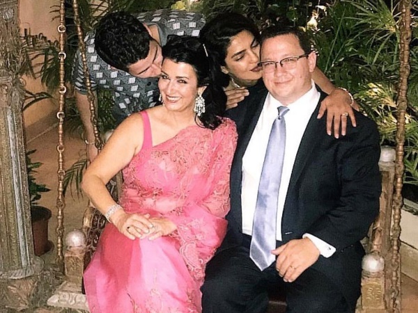 भारतीय परिधान में जंच रहा था निक का परिवार