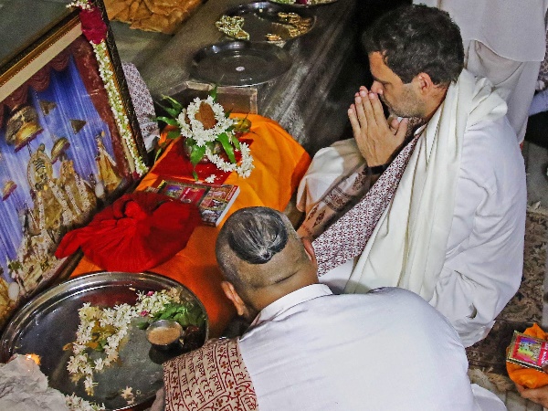 प्रधानमंत्री के सवाल से बचते दिखे प्रधानमंत्री के सवाल से बचते दिखे