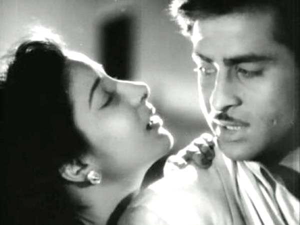 गजब है लोगो की कहानी 