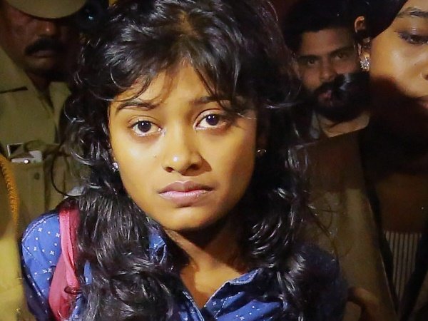 बाढ़ पीड़ितों की मदद को आग आईं हनान